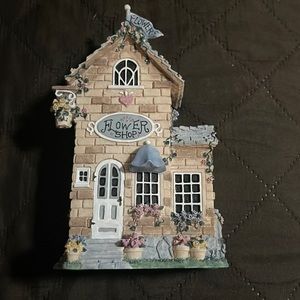 Ivy & Innocence Green’s Flower Shop, 05120